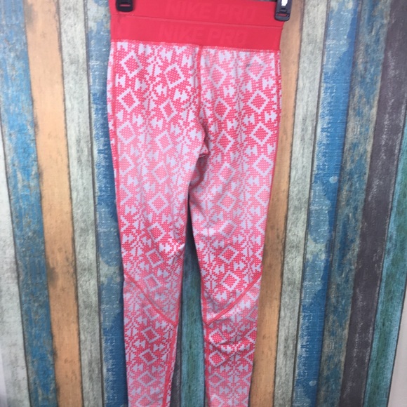 Nike Pro Red Pattern XS Leggings - Picture 5 of 6